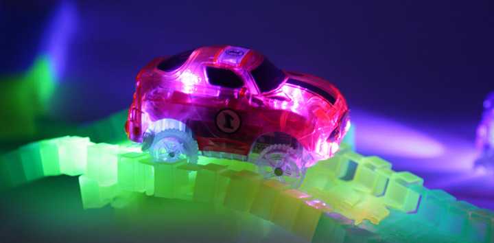 Magiczny tor wyścigowy z kolorowymi światłami - zabawka eduk…
